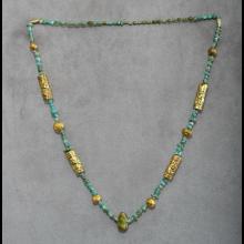 Collier de fouilles or, turquoise, serpentine
